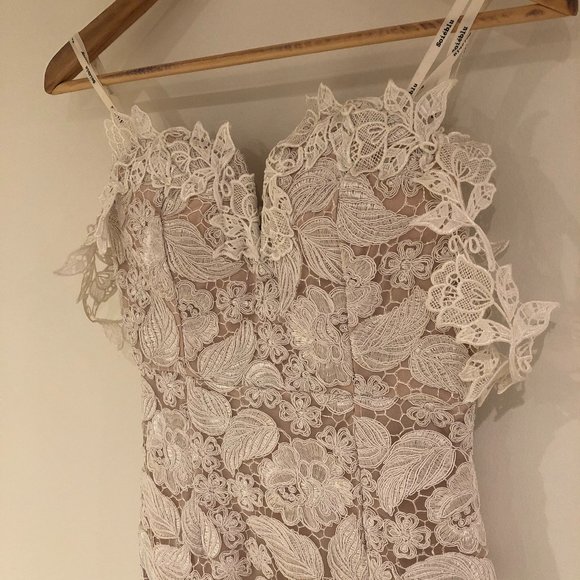 Elegant Lace Floral Dress - Picture 1 of 8
